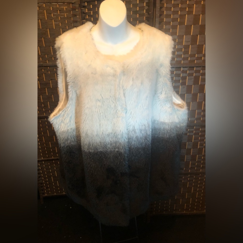Vince Camuto FAUX Fur vest, three toned, size 3X